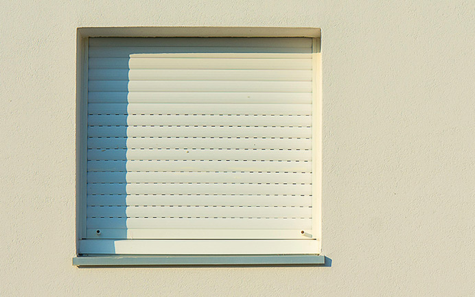 Aufsatzrollladen für Neubau und Sanierung mit integriertem Rollladenkasten und energieeffizientem Sonnenschutz.