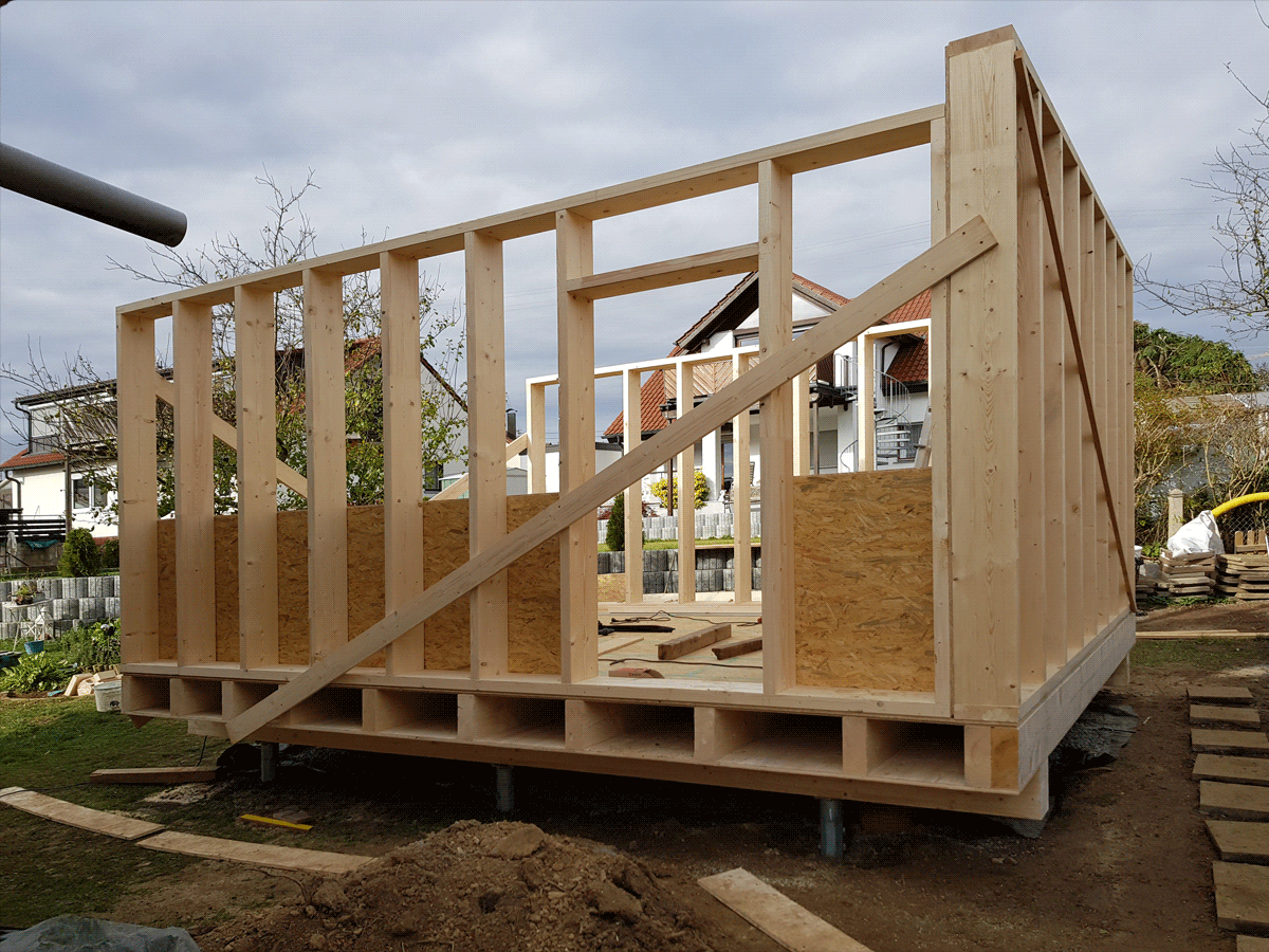 Modulares Containerhaus auf Schraubfundamenten in Lingen für schnelles und effizientes Bauen.
